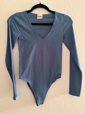 NWOT Dynamic Women's Long-Sleeve V-Neck Bodysuit in Dusty Blue